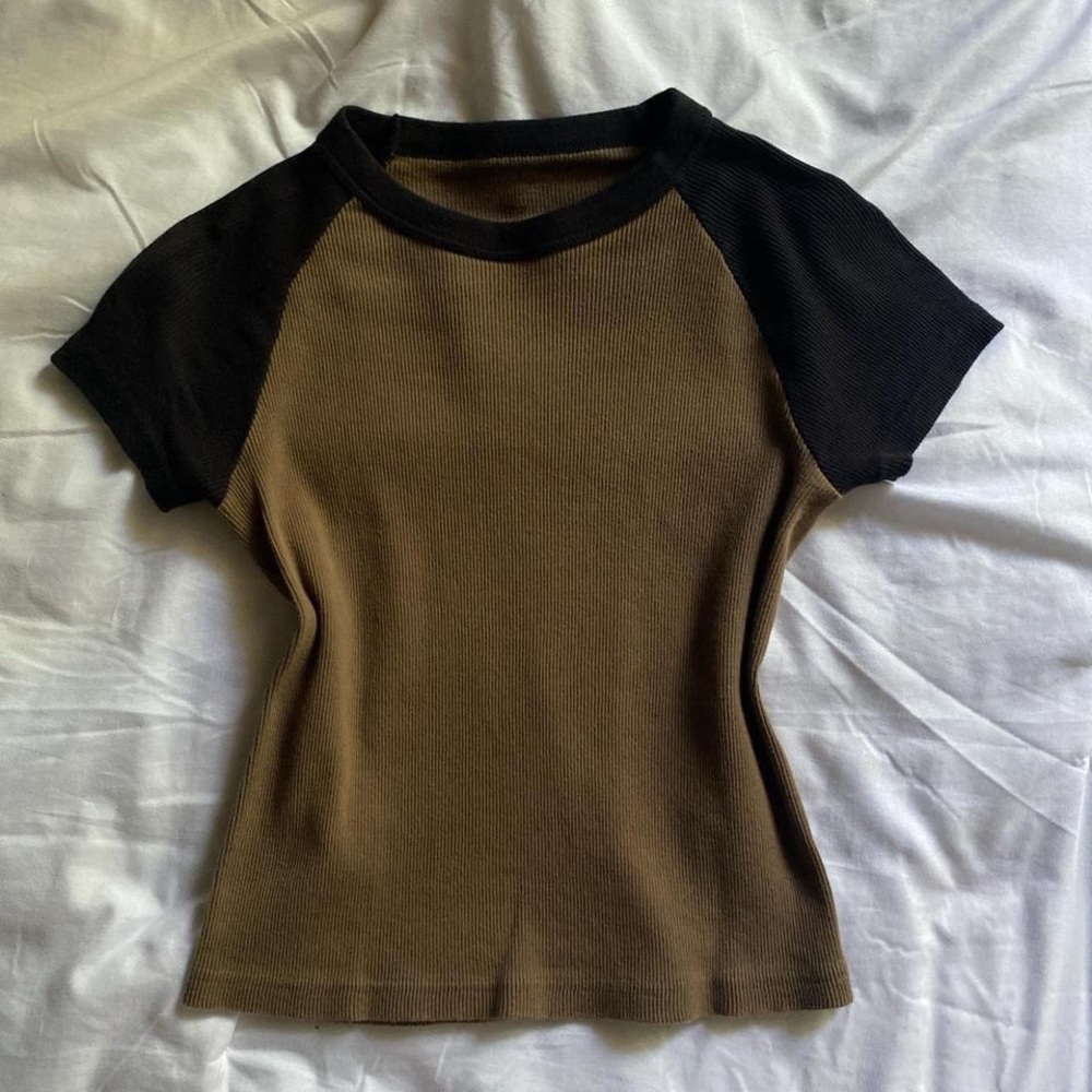 BRANDY MELVILLE t-shirt
